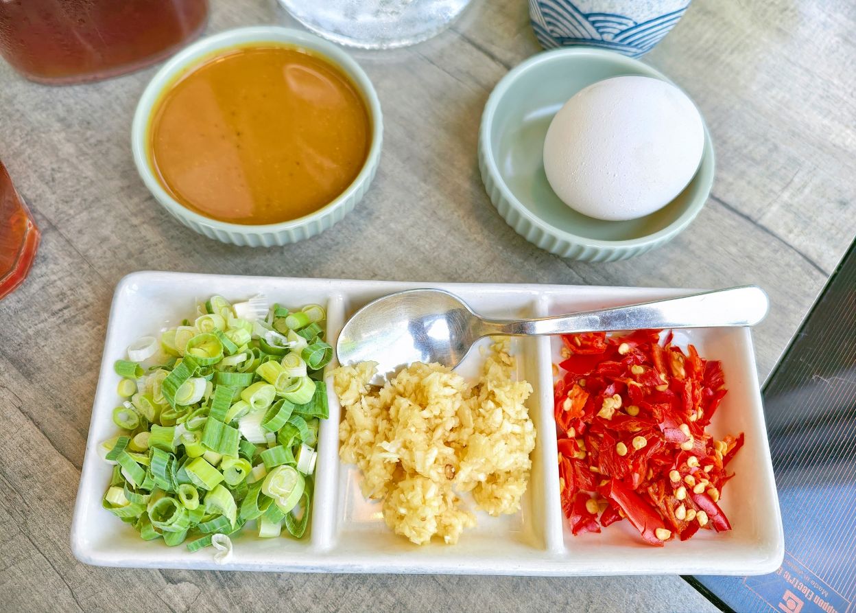 宜蘭火鍋｜必點海陸雙人套餐、超狂豆花辣拌麵、麻辣味噌豆花湯、老婆吃鍋！