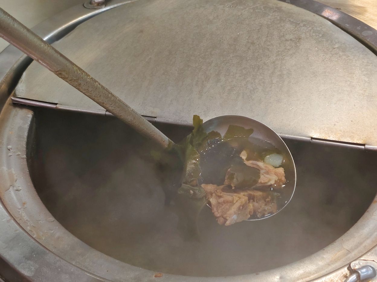 西門町美食推薦、破2千則評論西門町人氣王、雞腿飯超推、玉林雞腿大王