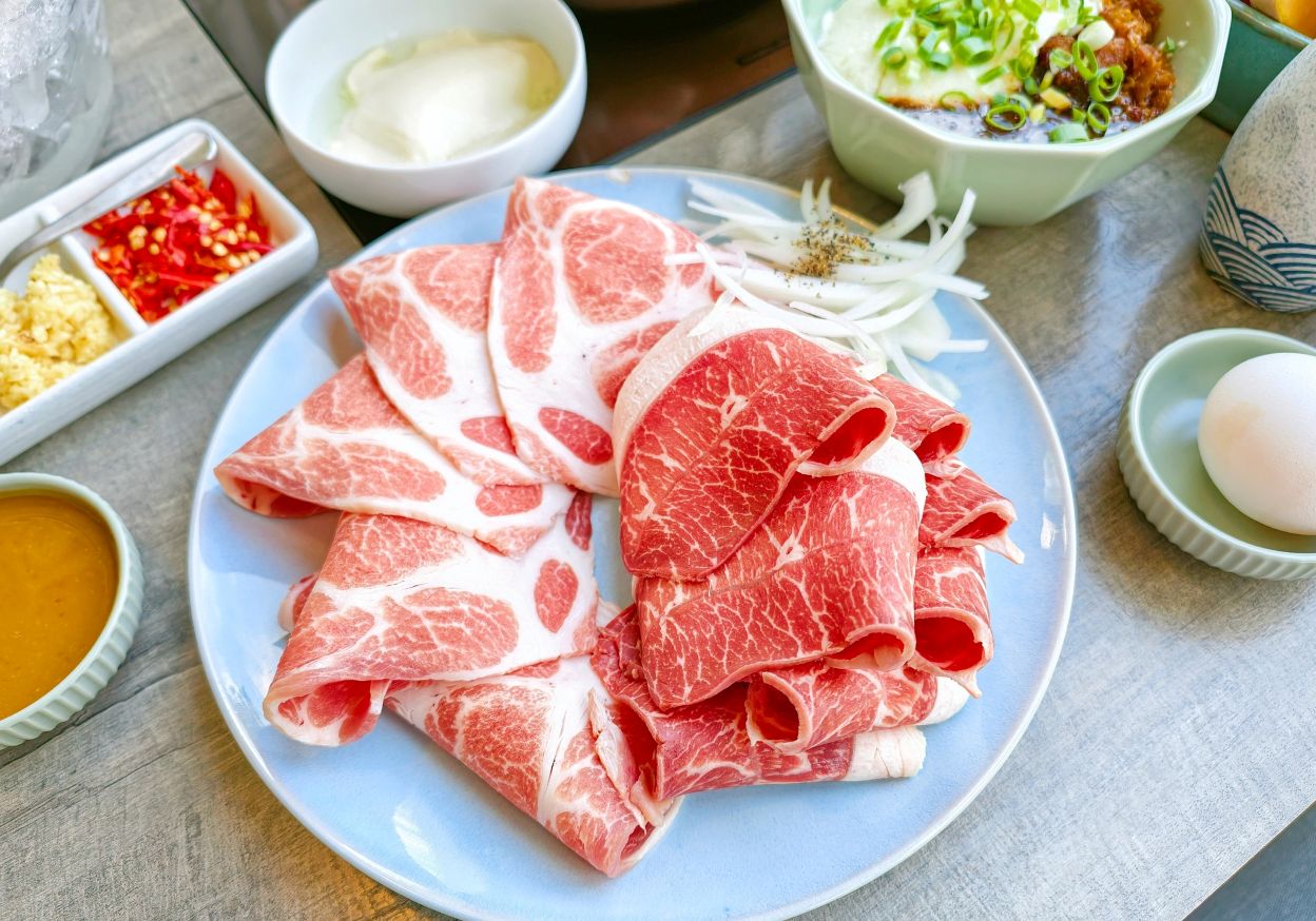 宜蘭火鍋｜必點海陸雙人套餐、超狂豆花辣拌麵、麻辣味噌豆花湯、老婆吃鍋！