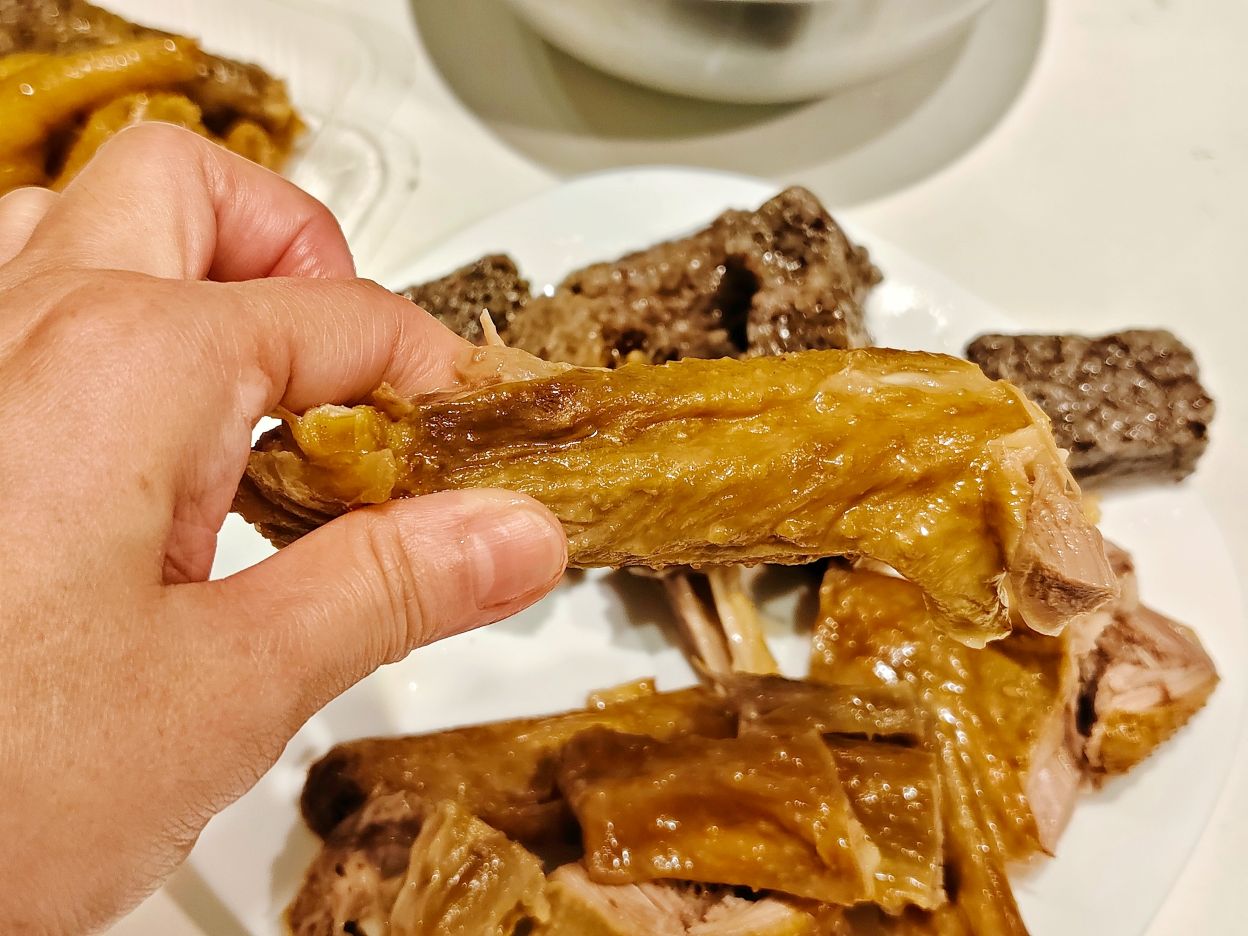 板橋江子翠美食小吃、買到隔天鵝肉退錢、標榜保證新鮮、天仙鵝肉！江寧黃昏市場美食！