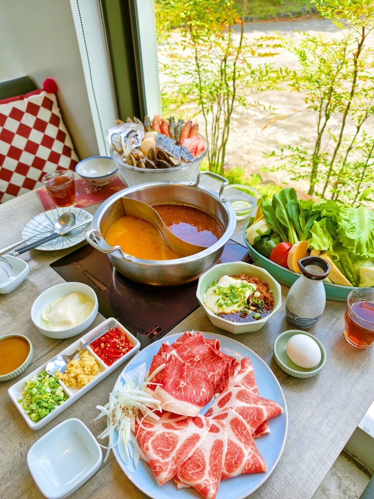 宜蘭火鍋｜必點海陸雙人套餐、超狂豆花辣拌麵、麻辣味噌豆花湯、老婆吃鍋！