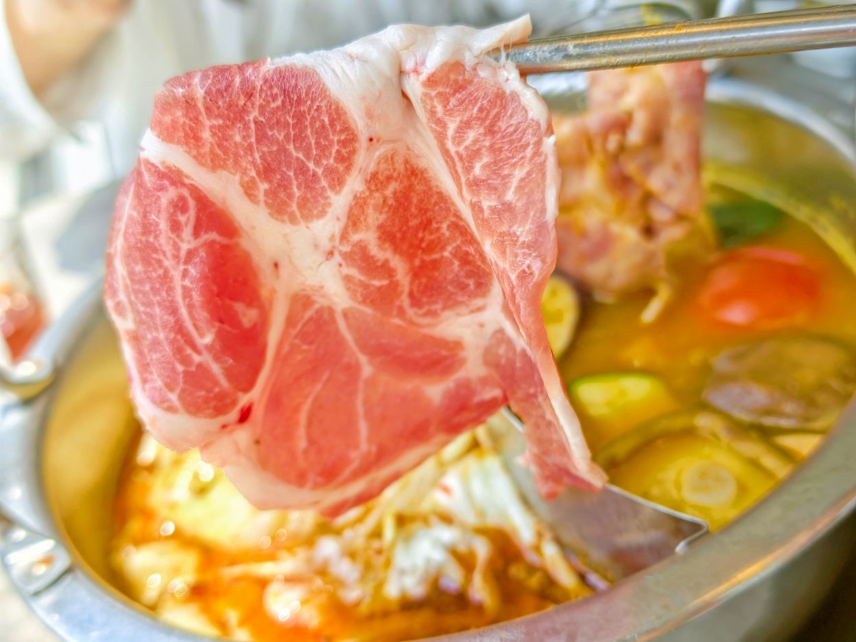 宜蘭火鍋｜必點海陸雙人套餐、超狂豆花辣拌麵、麻辣味噌豆花湯、老婆吃鍋！