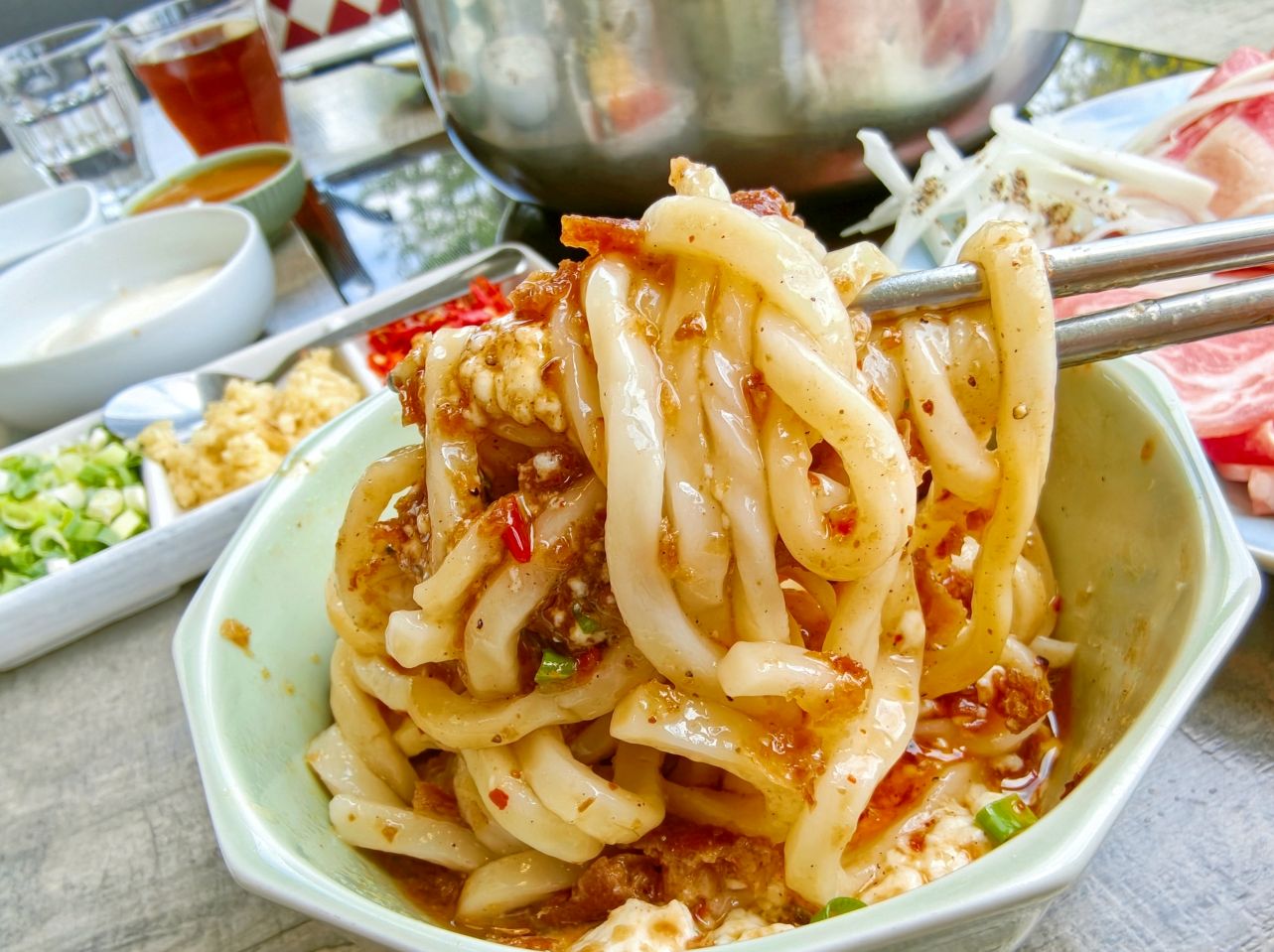 宜蘭火鍋｜必點海陸雙人套餐、超狂豆花辣拌麵、麻辣味噌豆花湯、老婆吃鍋！