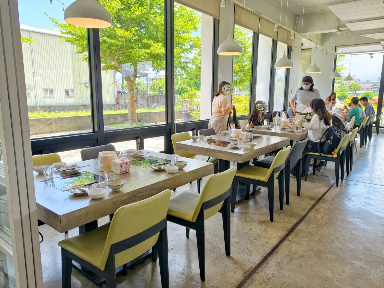 宜蘭火鍋｜必點海陸雙人套餐、超狂豆花辣拌麵、麻辣味噌豆花湯、老婆吃鍋！