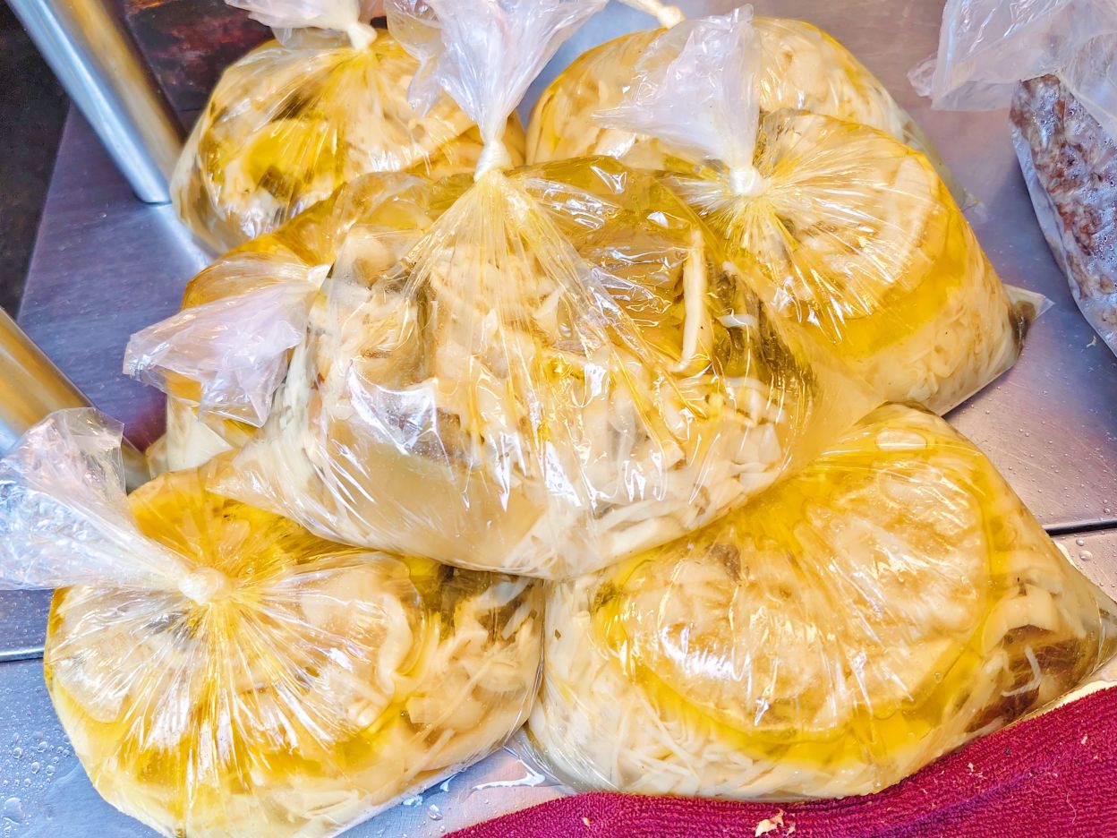 板橋江子翠美食小吃、買到隔天鵝肉退錢、標榜保證新鮮、天仙鵝肉！江寧黃昏市場美食！