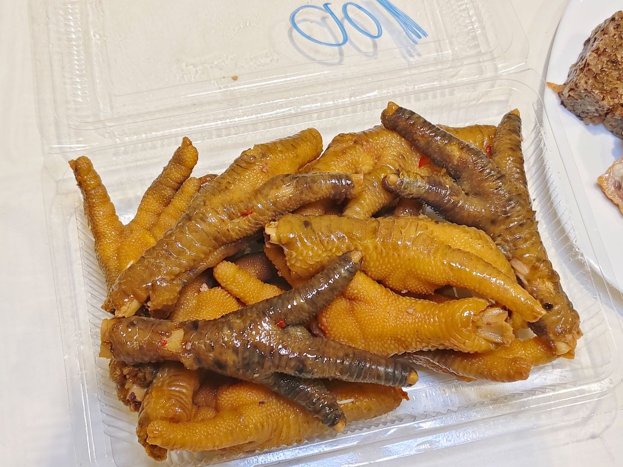 板橋江子翠美食小吃、買到隔天鵝肉退錢、標榜保證新鮮、天仙鵝肉！江寧黃昏市場美食！