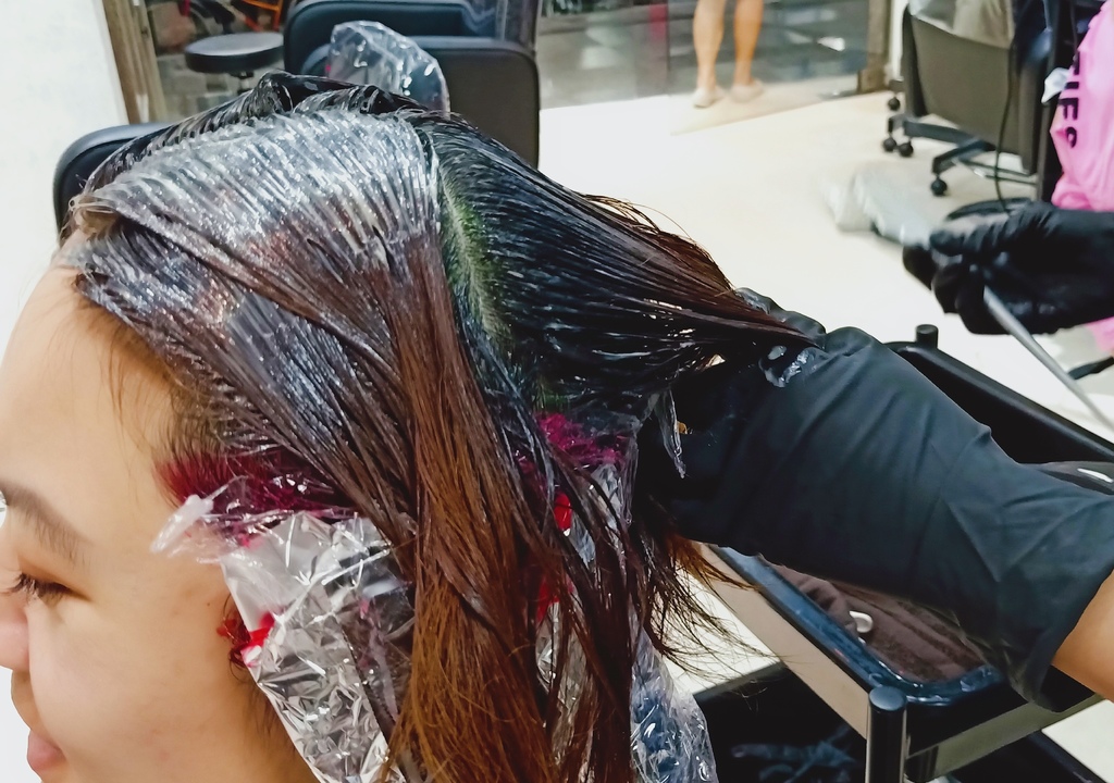 【板橋染髮剪髮推薦】AZone髮廊｜耳圈雙色挑染、耳圈染、讓妳成為2020最時尚的口罩女孩 @💕小美很愛嚐💕