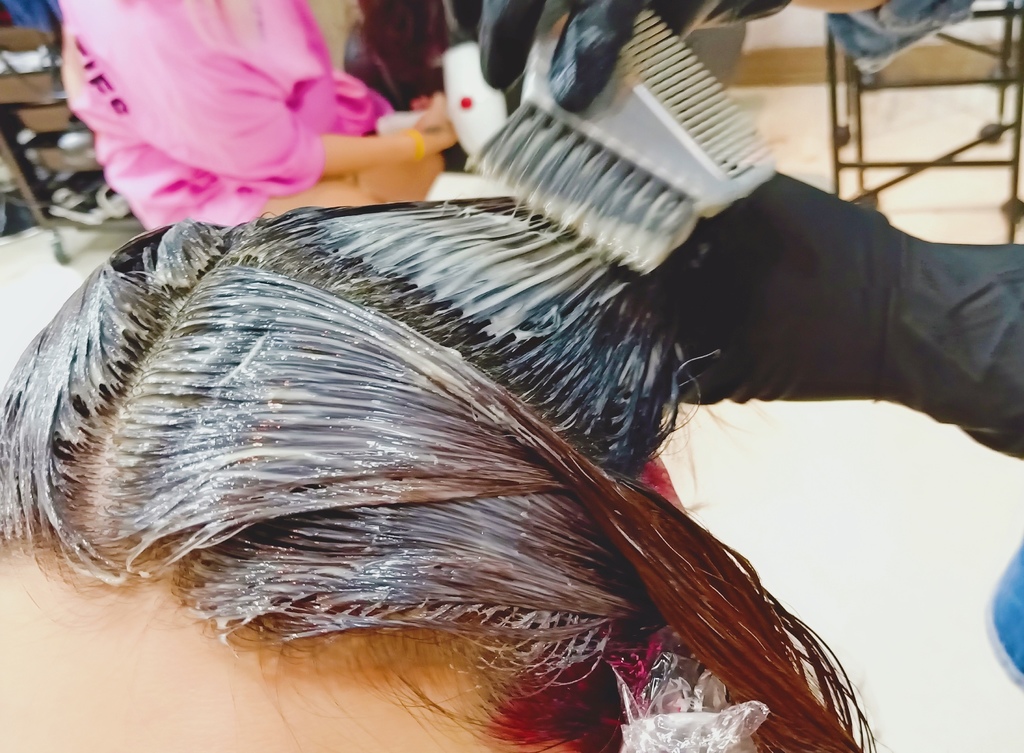 【板橋染髮剪髮推薦】AZone髮廊｜耳圈雙色挑染、耳圈染、讓妳成為2020最時尚的口罩女孩 @💕小美很愛嚐💕