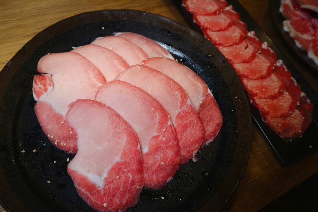 【大安美食】燒肉-殿 ｜狂嗑爽吃和牛、龍蝦、北海道大干貝、燒肉無限吃到飽 @💕小美很愛嚐💕