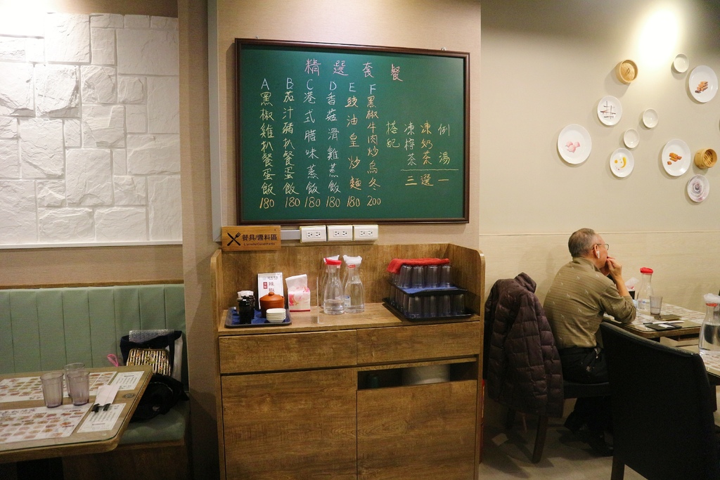 【長安東路美食】港飲港食茶餐廳 ｜讓你不用特地飛到香港、就能吃到正宗港味、老饕不能錯過的港式茶餐廳！ @💕小美很愛嚐💕
