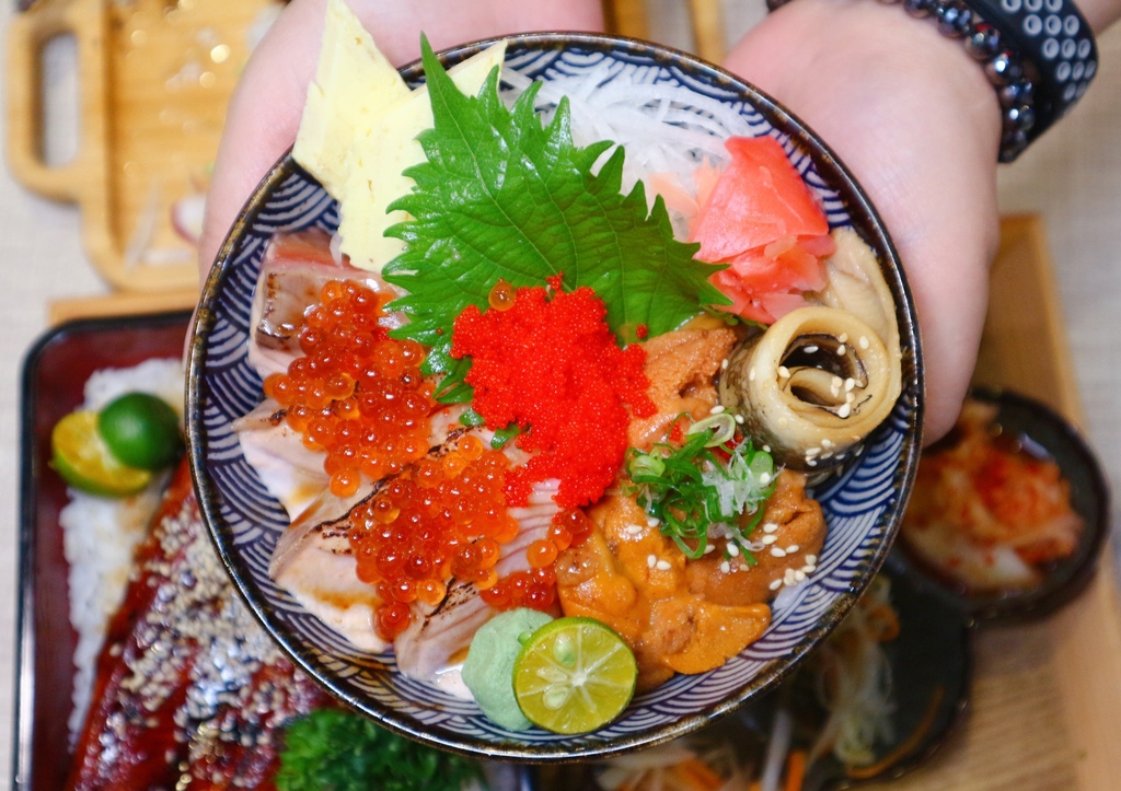 【永和 日本料理】千壽司 永安店｜豪華升級版！超大超厚生魚、好肥嫩鰻魚丼、好新鮮好好吃 @💕小美很愛嚐💕