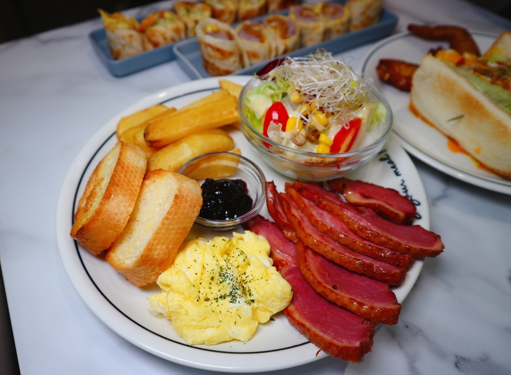 【蘆洲早午餐】丄青初食｜給你滿滿的芋見肉鬆、兩者融合令我傾心、芋泥控們怎能不失控呢? @💕小美很愛嚐💕