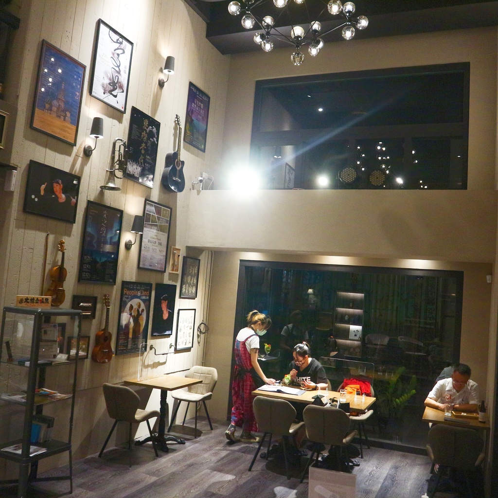 【東門不限時咖啡廳】木色藝文咖啡 Mu&#8217;s Café ｜音樂 藝文氣息古典咖啡廳！心靈放鬆好去處！台北最美咖啡廳網美必訪 @💕小美很愛嚐💕