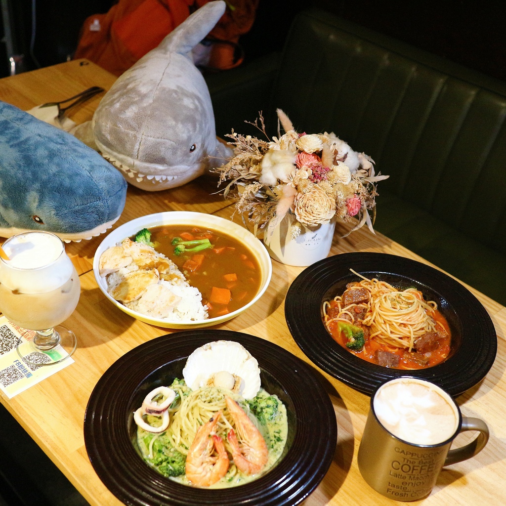 【台中咖啡店】Giocoso Café&#038;Pasta、韓系網美風、雪白明亮的少女氛圍！ @💕小美很愛嚐💕