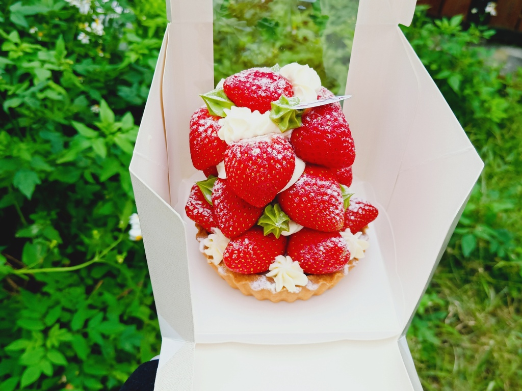 【花蓮必買伴手禮】弘宇蛋糕｜冬季最強限定商品、爆量新鮮草莓療癒人心的甜點！「草莓控」不能錯過！ @💕小美很愛嚐💕