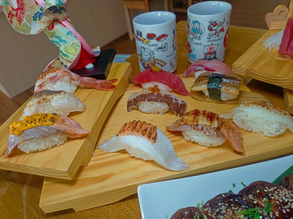 【三重美食】老本壽司。生魚片、握壽司/生魚片/丼飯、每片都很厚實飽滿～超誘人呦！三重日式料理推薦 @💕小美很愛嚐💕